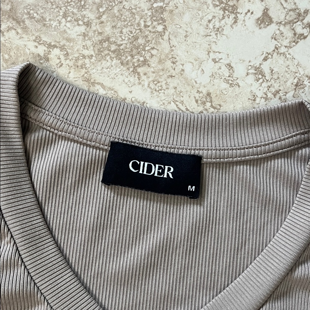 Cider Women's Taupe V-Neck Crop Top - Picture 2 of 3